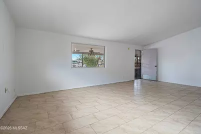 2010 S Amalia Avenue, Tucson, AZ 85713 - Photo 6