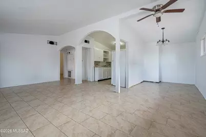 2010 S Amalia Avenue, Tucson, AZ 85713 - Photo 8