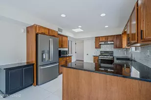 6902 N Camino de las Candelas, Tucson, AZ 85718 - Photo 14