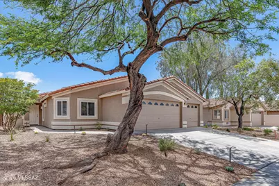 2534 E Chipped Stone Lane, Oro Valley, AZ 85755 - Photo 2
