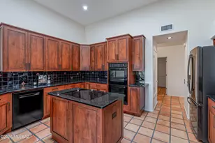 10144 N Bighorn Butte Dr, Tucson, AZ 85737 - Photo 16