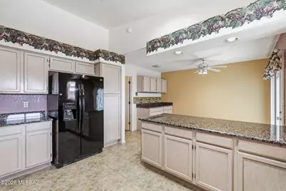 1505 W Belfry Court, Green Valley, AZ 85622 - Photo 10