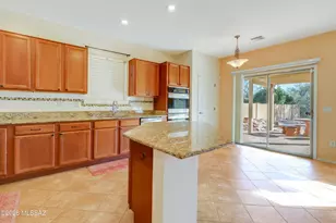 86 E Calle Trona, Green Valley, AZ 85614 - Photo 2
