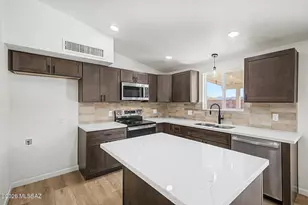 7921 N Paul Revere Pl, Tucson, AZ 85741 - Photo 1