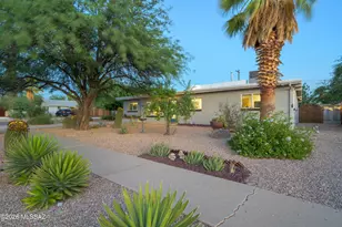 5864 E Eastland St, Tucson, AZ 85711 - Photo 2