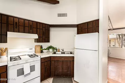 321 E Blacklidge Drive, Tucson, AZ 85705 - Photo 10