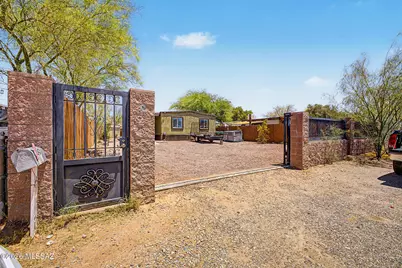 3243 E Milton Road, Tucson, AZ 85706 - Photo 2