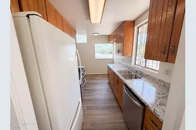 2901 N Cloverland Avenue, Tucson, AZ 85712 - Photo 6