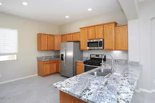 999 W Waxleaf Pl, Oro Valley, AZ 85755 - Photo 18