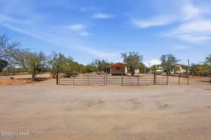 6811 N Guthrie Rd, Tucson, AZ 85743 - Photo 1