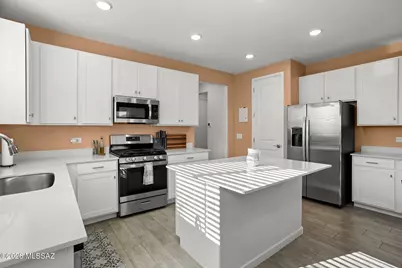 10563 W Walker Brown Drive W, Marana, AZ 85653 - Photo 8