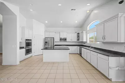 8097 W Fish Eagle Drive, Tucson, AZ 85757 - Photo 12