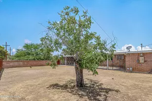 8302 E Koralee Pl, Tucson, AZ 85710 - Photo 6