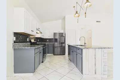 160 S Palace Gardens Drive, Tucson, AZ 85748 - Photo 8