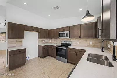 987 Gigi Court, Rio Rico, AZ 85648 - Photo 2