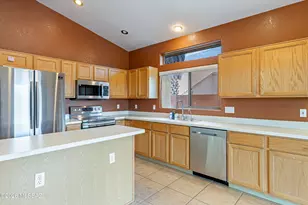 11109 N Eagle Crest Dr, Tucson, AZ 85737 - Photo 6