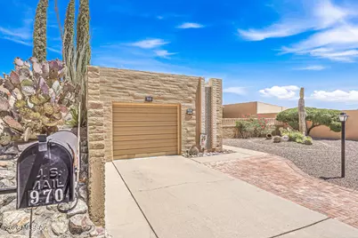 970 W Camino Sagasta, Green Valley, AZ 85622 - Photo 2