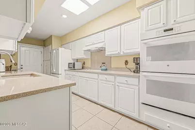 970 W Camino Sagasta, Green Valley, AZ 85622 - Photo 12