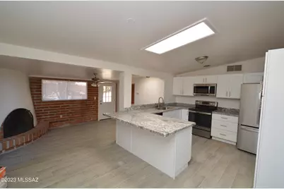 7118 E Elbow Bay Drive, Tucson, AZ 85710 - Photo 4