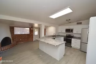 7118 E Elbow Bay Dr, Tucson, AZ 85710 - Photo 4