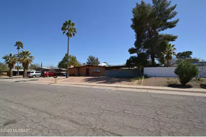 7118 E Elbow Bay Drive, Tucson, AZ 85710 - Photo 2