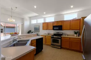 2065 E Bighorn Mountain Dr, Oro Valley, AZ 85755 - Photo 12