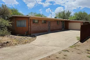 2611 N Teresa Ln, Tucson, AZ 85745 - Photo 2