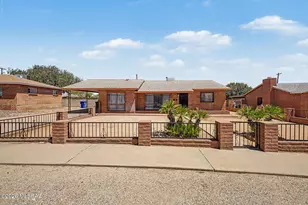 6619 E Scarlett St, Tucson, AZ 85710 - Photo 2