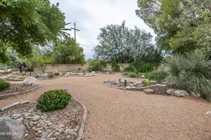 7944 E Cloud Rd, Tucson, AZ 85750 - Photo 14
