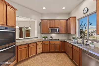 10446 E Sara Scarlet Loop, Tucson, AZ 85747 - Photo 6