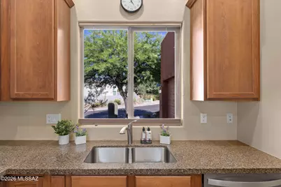 10446 E Sara Scarlet Loop, Tucson, AZ 85747 - Photo 12