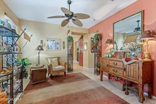 407 W Astruc Dr, Green Valley, AZ 85614 - Photo 8