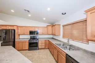 10433 E Ravenswood St, Tucson, AZ 85747 - Photo 12