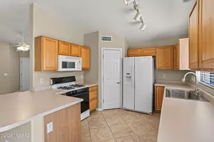 3775 N Nash Creek Ct, Tucson, AZ 85745 - Photo 8