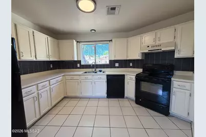 9368 N Hampshire Drive, Tucson, AZ 85742 - Photo 8
