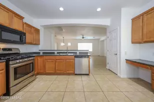 10401 E Yew Pl, Tucson, AZ 85747 - Photo 10