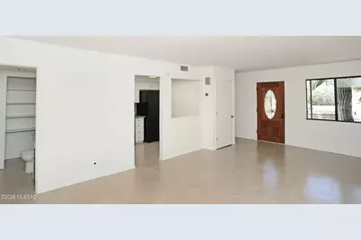 1246 S Camino Seco, Tucson, AZ 85710 - Photo 6