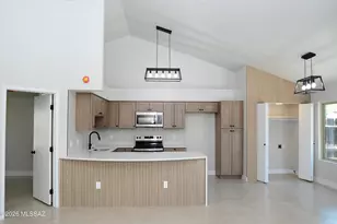 7535 E Harbor Dr, Tucson, AZ 85715 - Photo 2