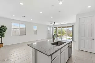 7806 S Enchanted Spring Dr, Tucson, AZ 85757 - Photo 16