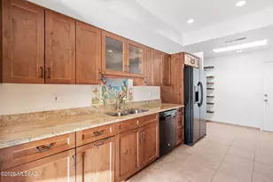 5625 N Camino De La Noche, Tucson, AZ 85718 - Photo 18