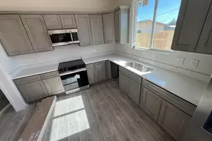 827 E 33rd, Tucson, AZ 85713 - Photo 2