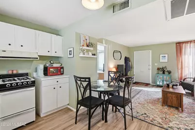 302 S Paseo Aguila #C, Green Valley, AZ 85614 - Photo 6