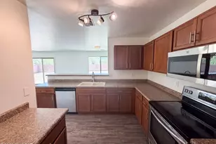 935 W Placita Canalito, Green Valley, AZ 85614 - Photo 2