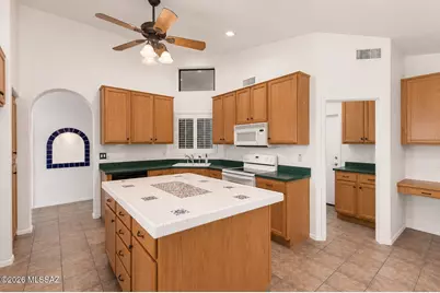 2125 E Cypress Canyon Drive, Green Valley, AZ 85614 - Photo 10
