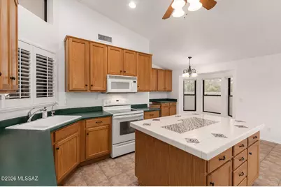 2125 E Cypress Canyon Drive, Green Valley, AZ 85614 - Photo 8