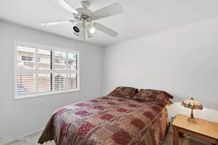 10060 N Pitchingwedge Ln, Tucson, AZ 85737 - Photo 16