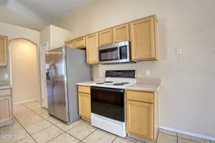 7931 W Mural Hill Dr, Tucson, AZ 85743 - Photo 8