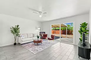 8261 E Kenyon Dr, Tucson, AZ 85710 - Photo 8