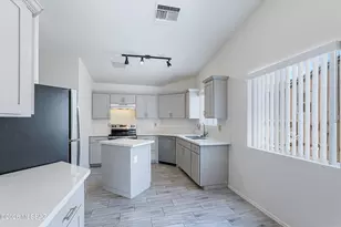 8812 E Squaw Peak Dr, Tucson, AZ 85730 - Photo 12
