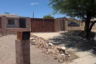 1838 W Calle Del Arroyito, Tucson, AZ 85713 - Photo 2